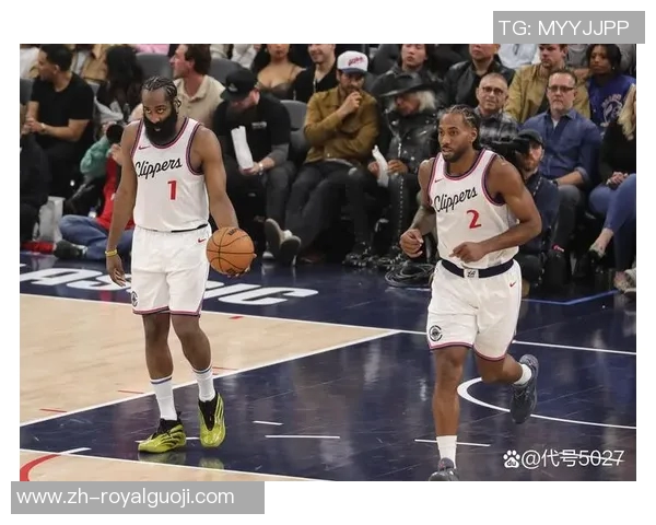 快船与尼克斯激战正酣NBA赛季精彩对决引发球迷热议